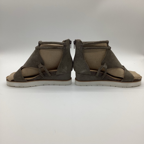 954. Diba True Green Clover Ankle Sandal NWOT Size 9 - Picture 2 of 5